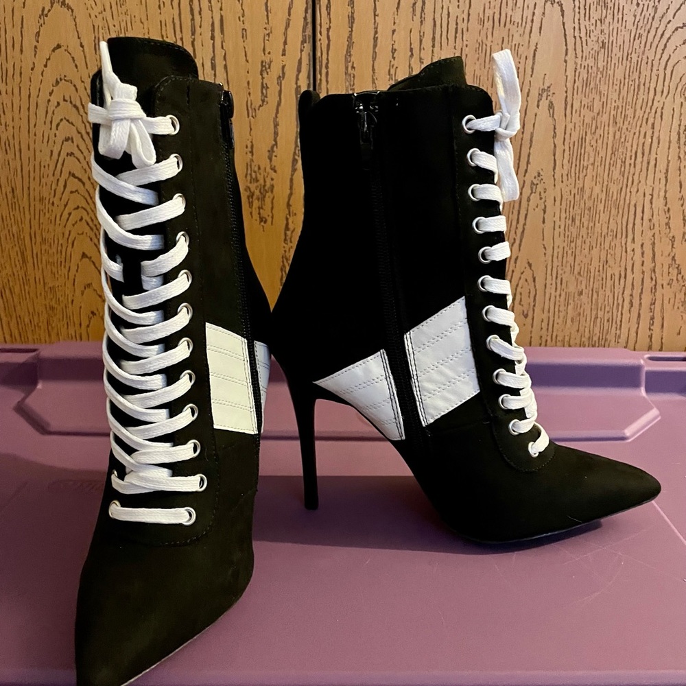 New heel lace-upboots